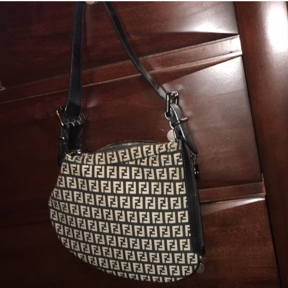 Authentic Fendi canvas zucca oyster shoulder bag - Picture 2 of 10